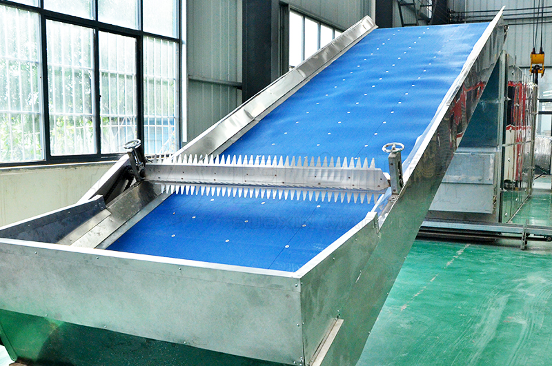 六套網帶式辣椒烘干機安裝現場